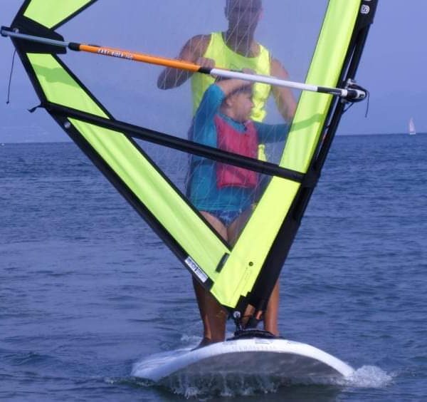 Luca al corso di windsurf improntato sulla comunicazione non verbale